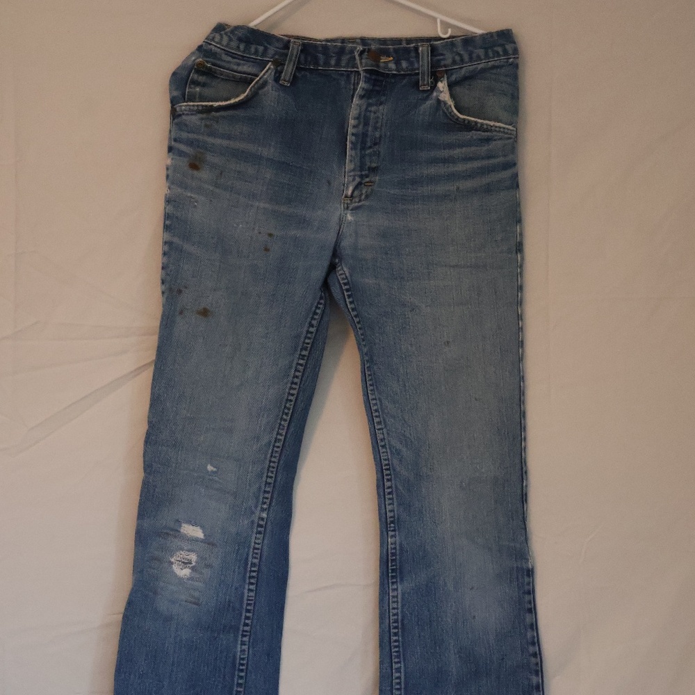 Classic Distressed Women's Jeans